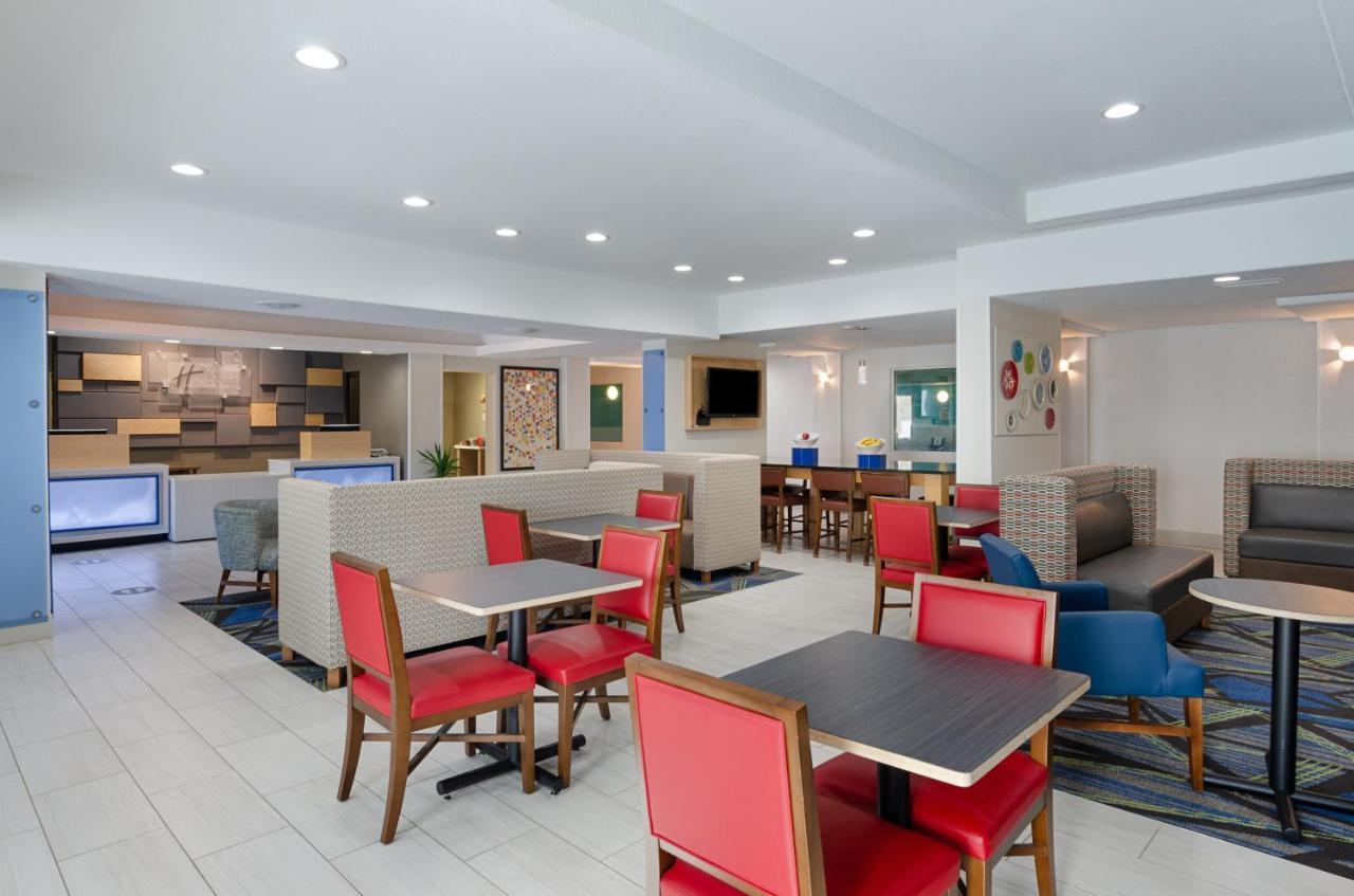 Holiday Inn Express Hotel & Suites Weston By Ihg Exterior photo