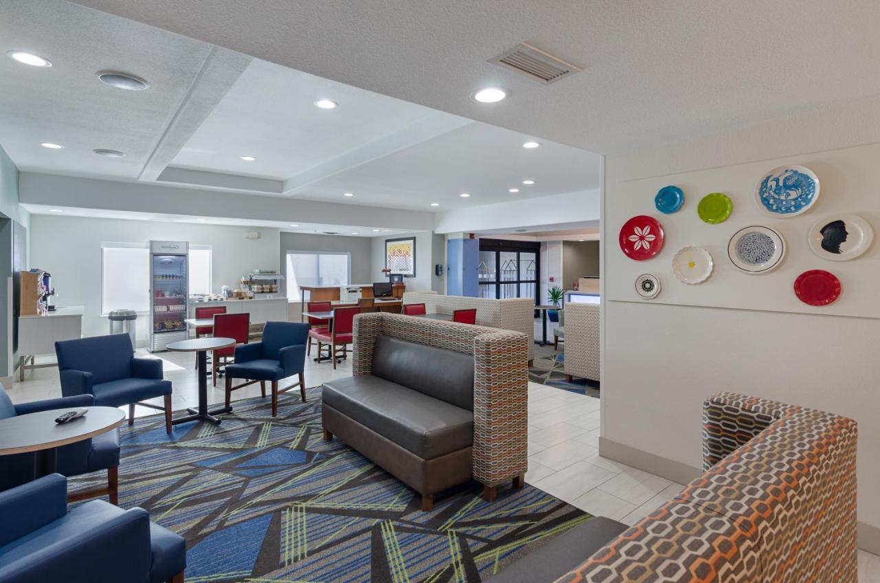 Holiday Inn Express Hotel & Suites Weston By Ihg Exterior photo