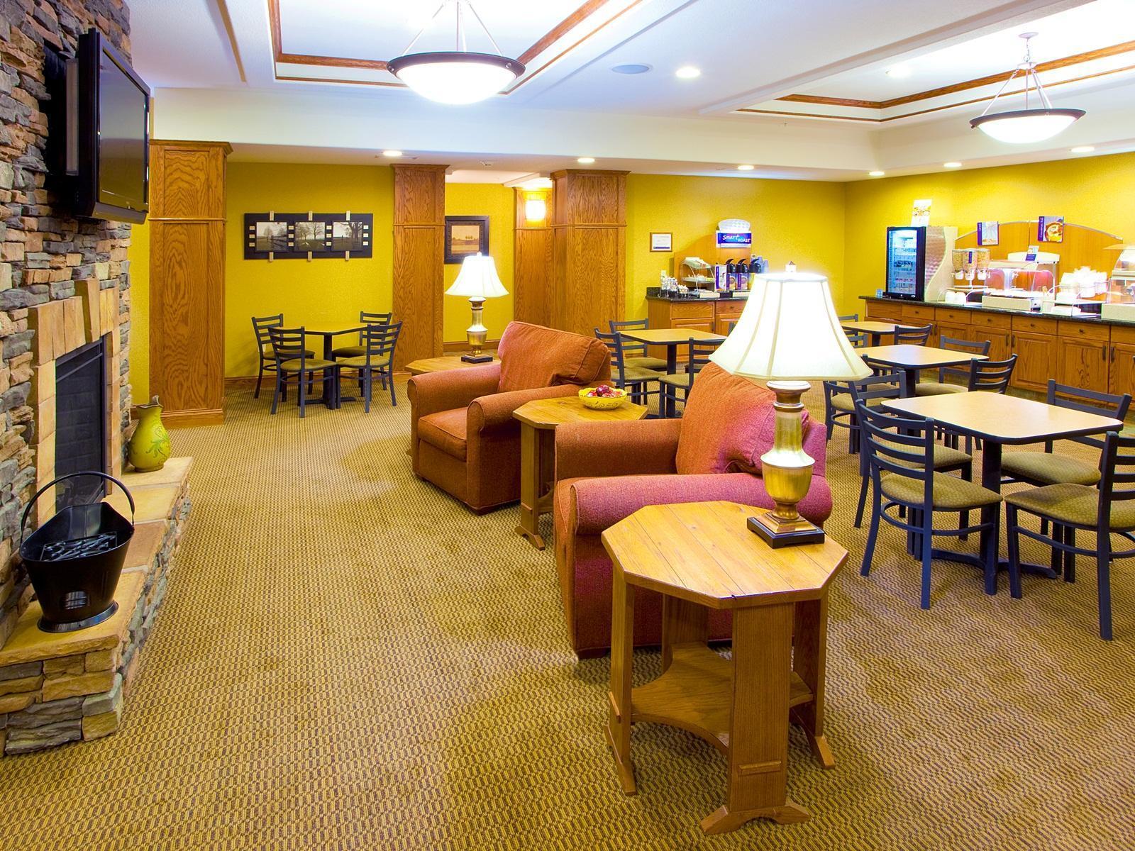Holiday Inn Express Hotel & Suites Weston By Ihg Exterior photo