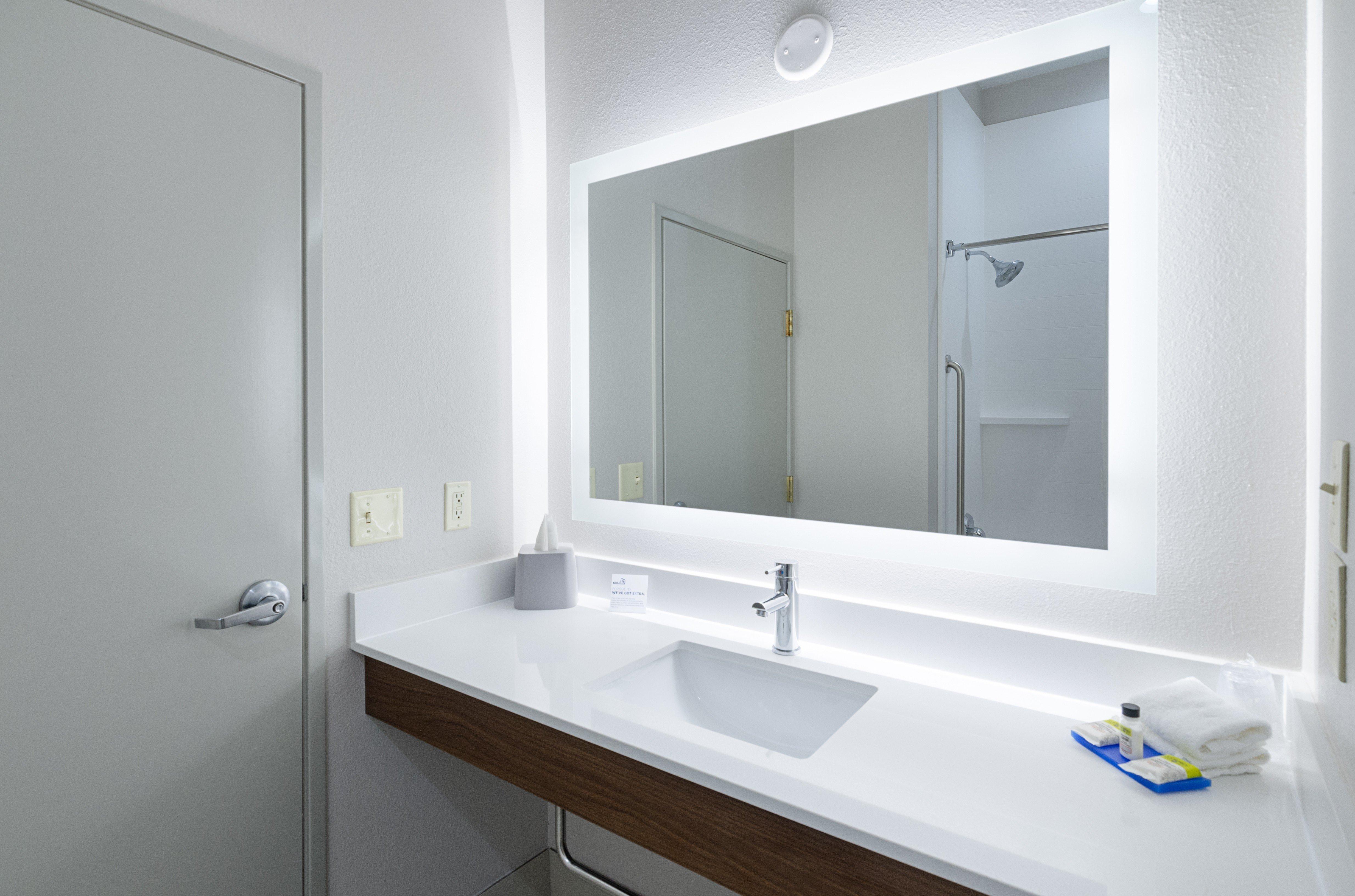 Holiday Inn Express Hotel & Suites Weston By Ihg Exterior photo