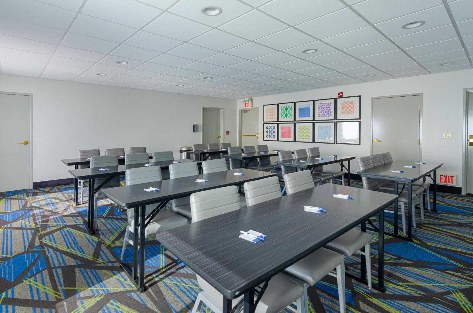 Holiday Inn Express Hotel & Suites Weston By Ihg Exterior photo
