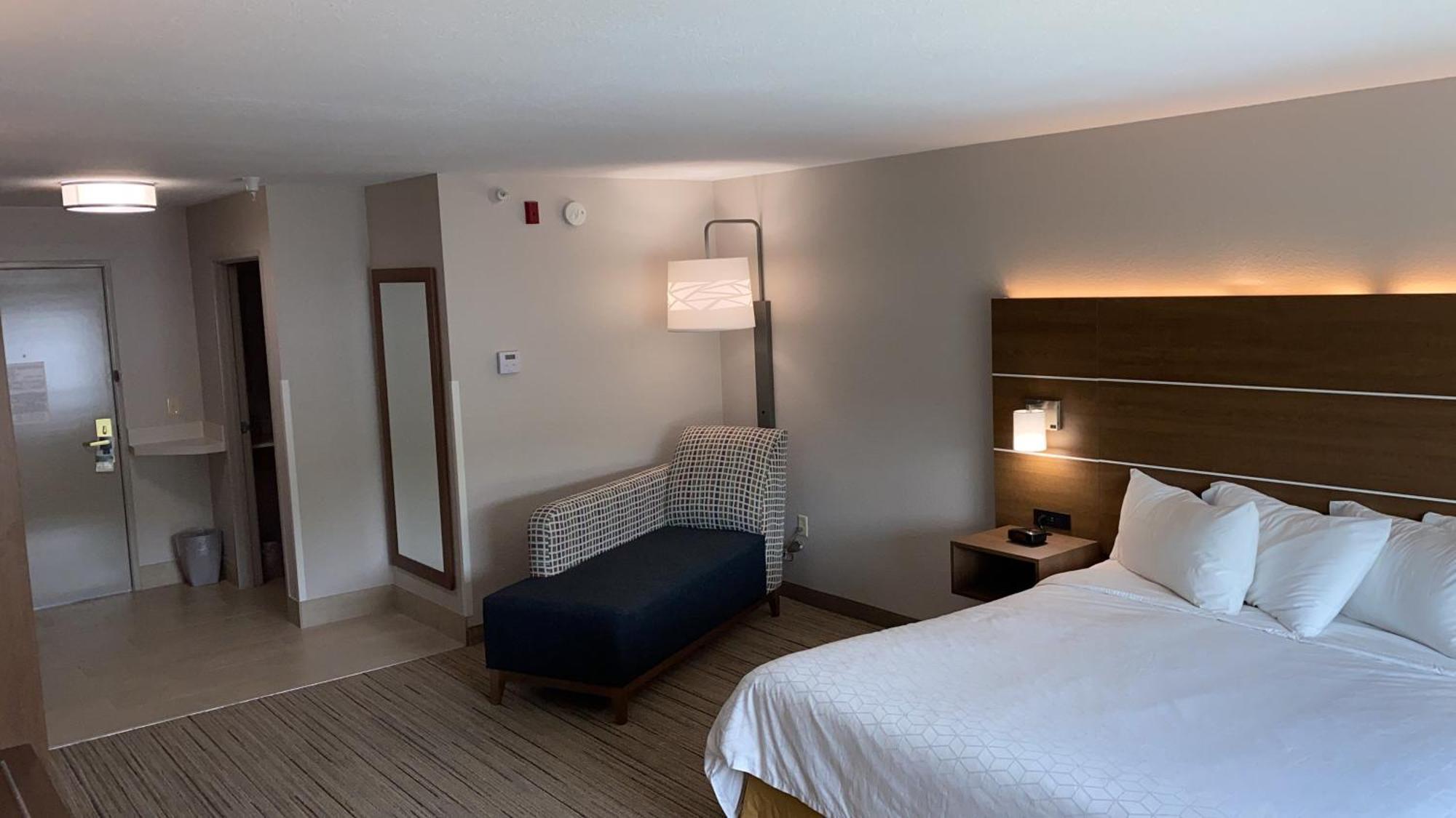 Holiday Inn Express Hotel & Suites Weston By Ihg Exterior photo