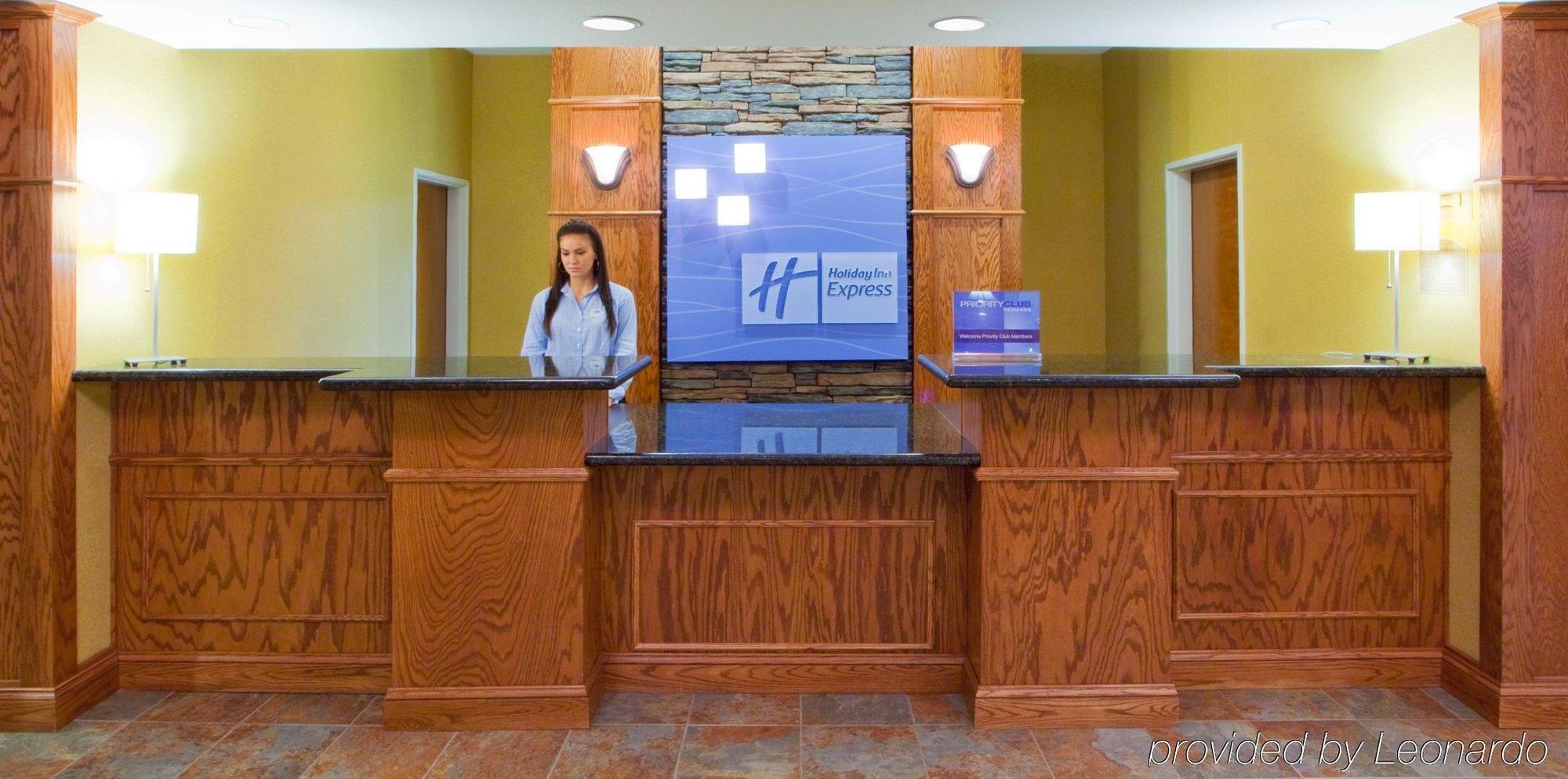 Holiday Inn Express Hotel & Suites Weston By Ihg Exterior photo
